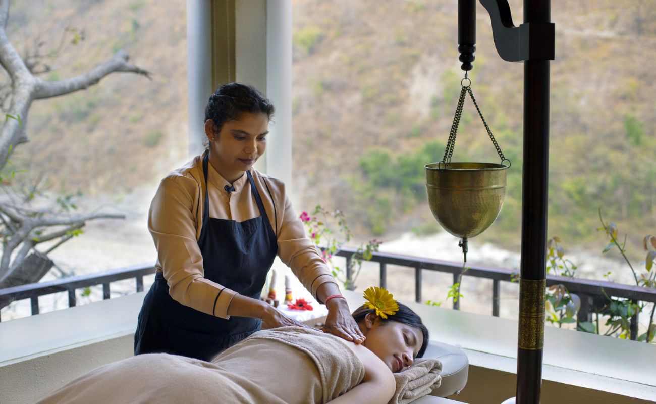 Meditation and yoga practice in Rishikesh retreat