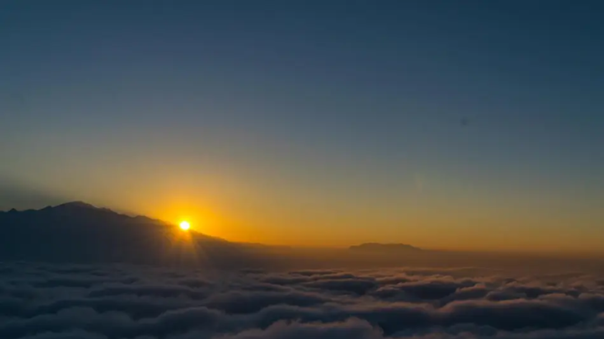 Sunrise view from Chandrashila Peak near Tungnath