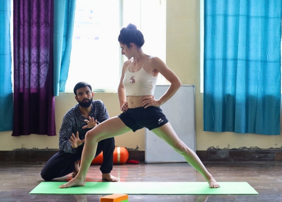 Yoga practice in 3 day retreat Rishikesh