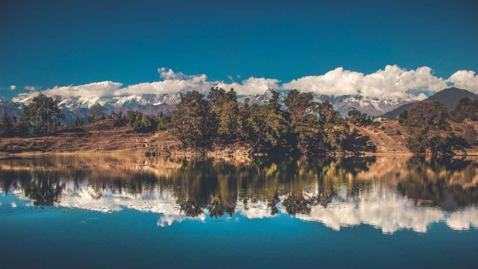 Trek route signboard to Deoria Tal lake Uttarakhand