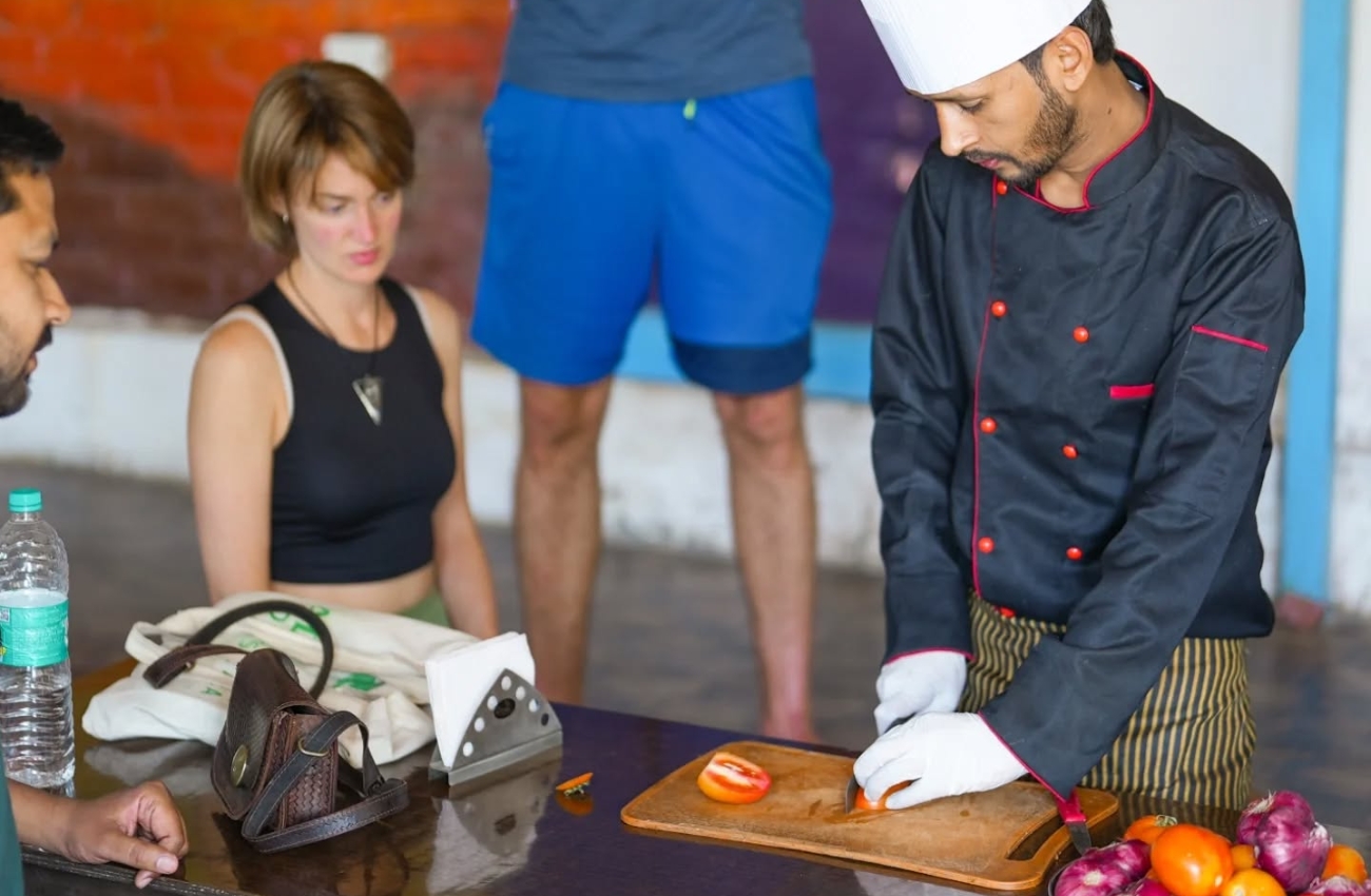 Fresh ingredients in detox meals promoting digestion and vitality