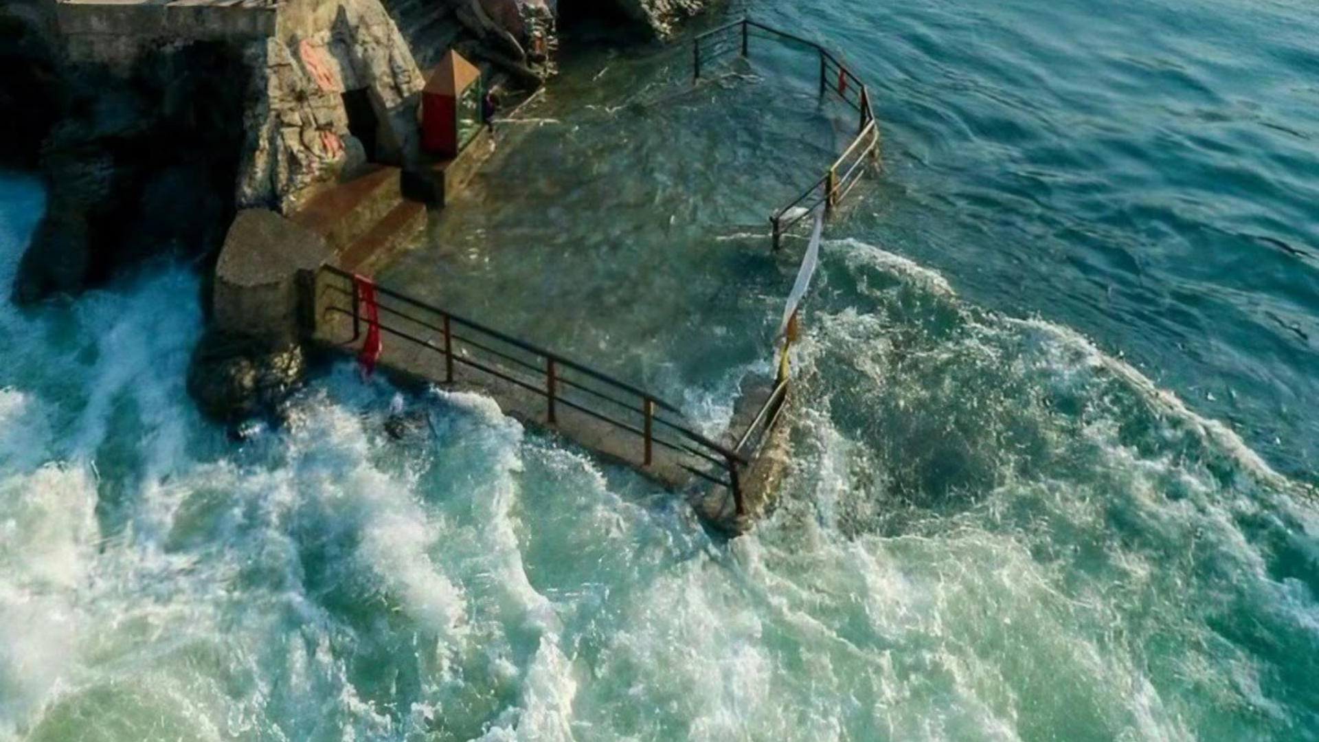 Devprayag Sangam sacred river confluence in Uttarakhand