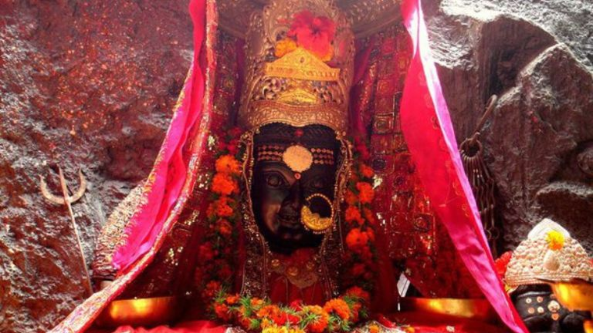 Goddess Dhari Devi idol inside the temple