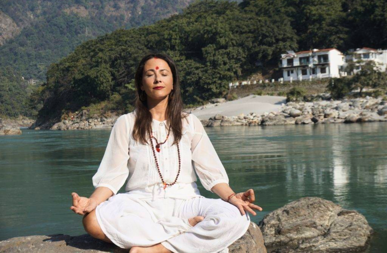 Kundalini meditation during yoga retreat in Rishikesh