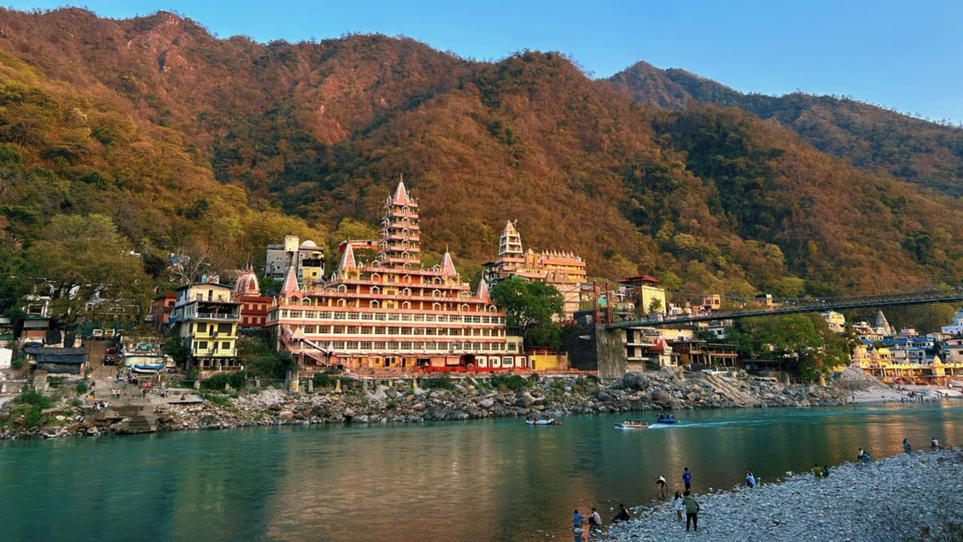 Spiritual experiences and things to do in Rishikesh near the Ganga River
