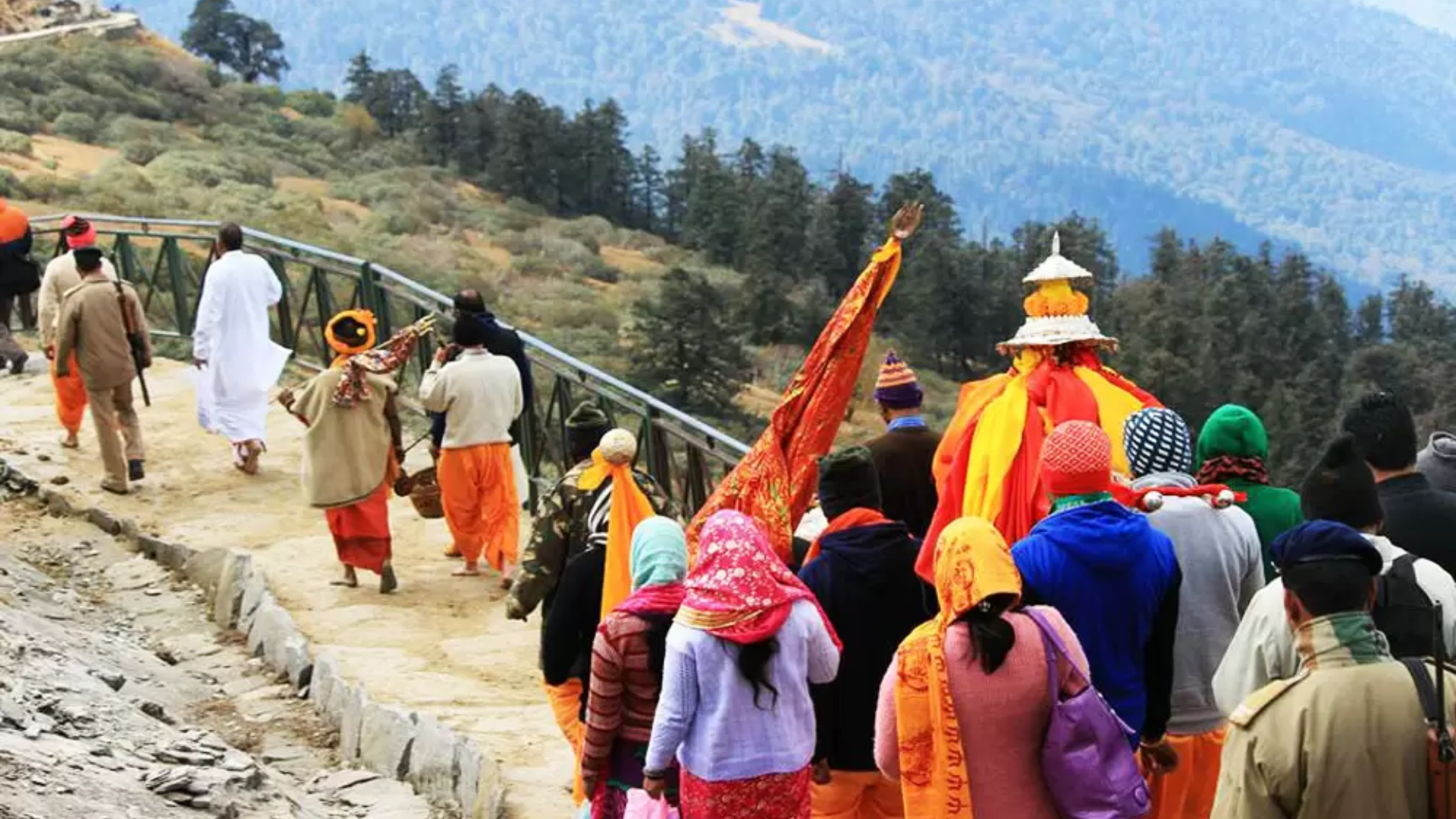 Devotees taking darshan at Tungnath Temple in Uttarakhand
