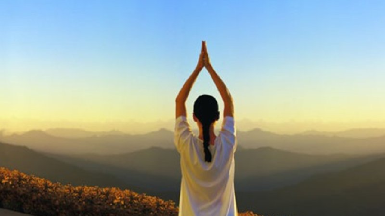 First time yoga retreat guide for beginners what to expect pack and prepare for yoga retreat in Rishikesh