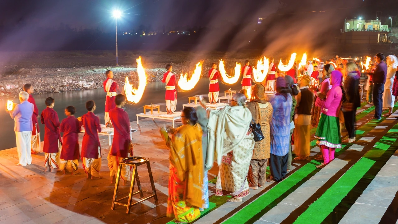 Yoga retreat in Rishikesh by the Ganga River