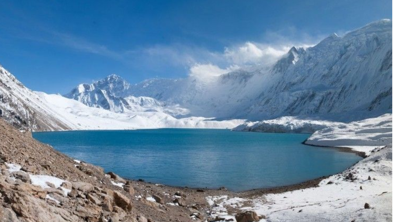 Snowy landscape of Hampta Pass during winter trek in Himachal Pradesh