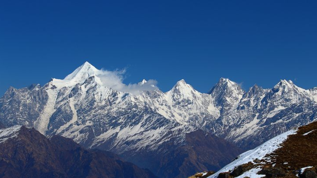Yoga students preparing for Himalayan treks with mountain views at Adishesh Yoga Rishikesh