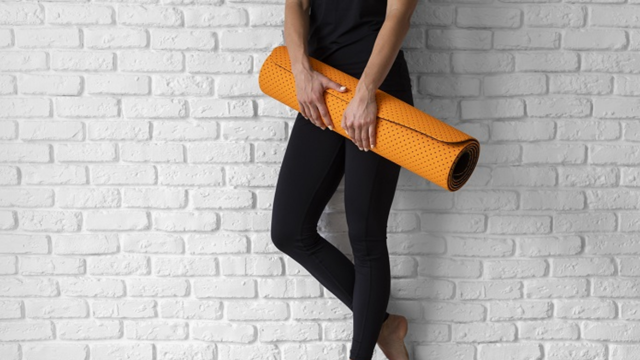 What clothes to wear at yoga retreat in Rishikesh comfortable yoga wear guide